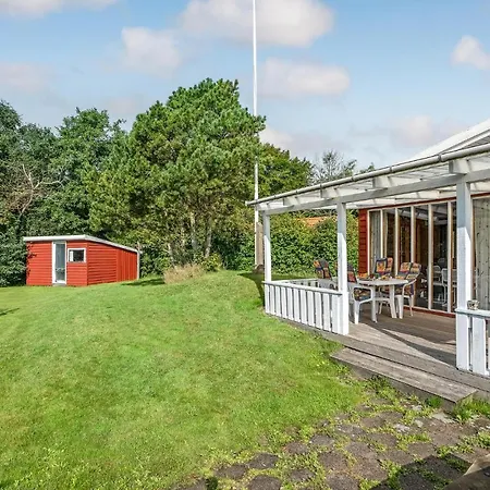 2 Bedroom Beach Front Home In Bindslev