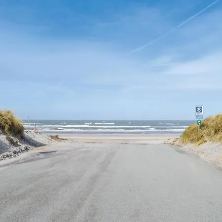 2 Bedroom Beach Front Home In Bindslev *