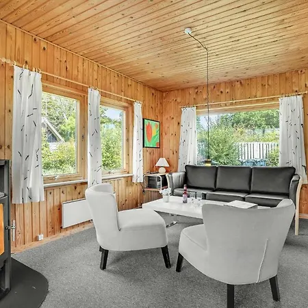 2 Bedroom Lovely In בית נופש *